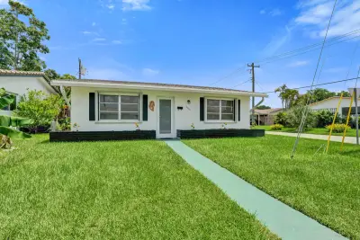 4900 NW 27 Ter, Tamarac: photo 1 of 31