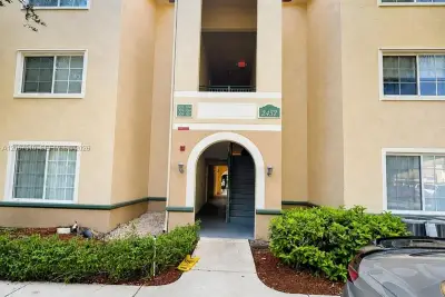2457 Centergate Dr #203, Miramar: photo 1 of 23