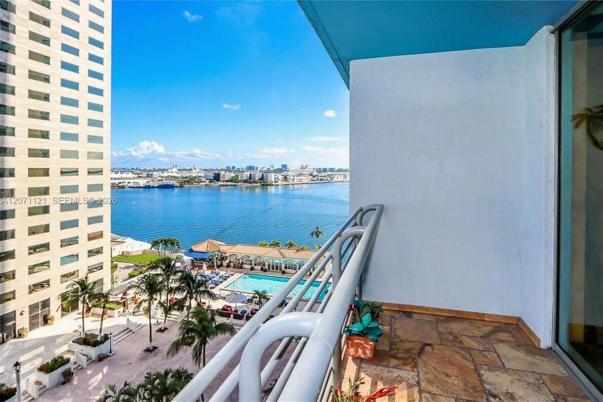 335 S Biscayne Blvd #1500, Miami: photo 1 of 71