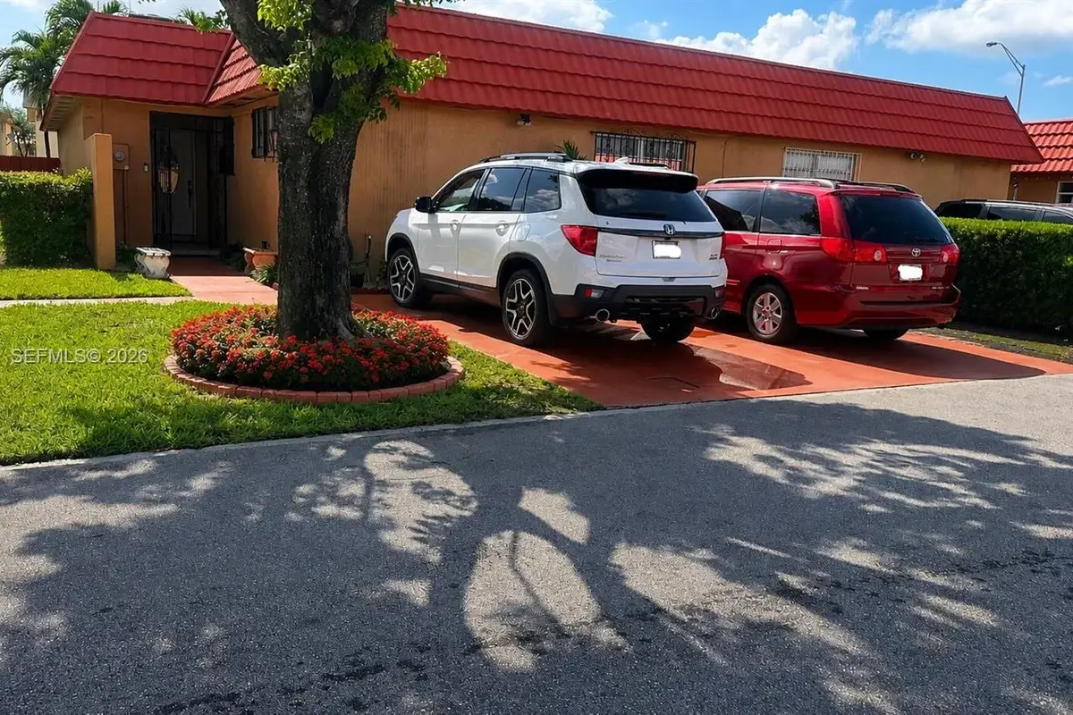 4199 W 18th Ct, Hialeah: photo 1 of 26