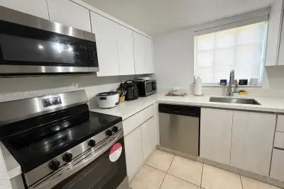 8500 SW 109th Ave #6-220, Miami: photo 1 of 53