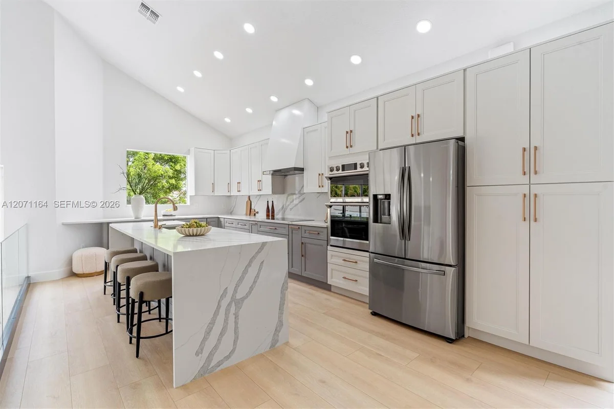 9840 Stover Way, Wellington: photo 1 of 24