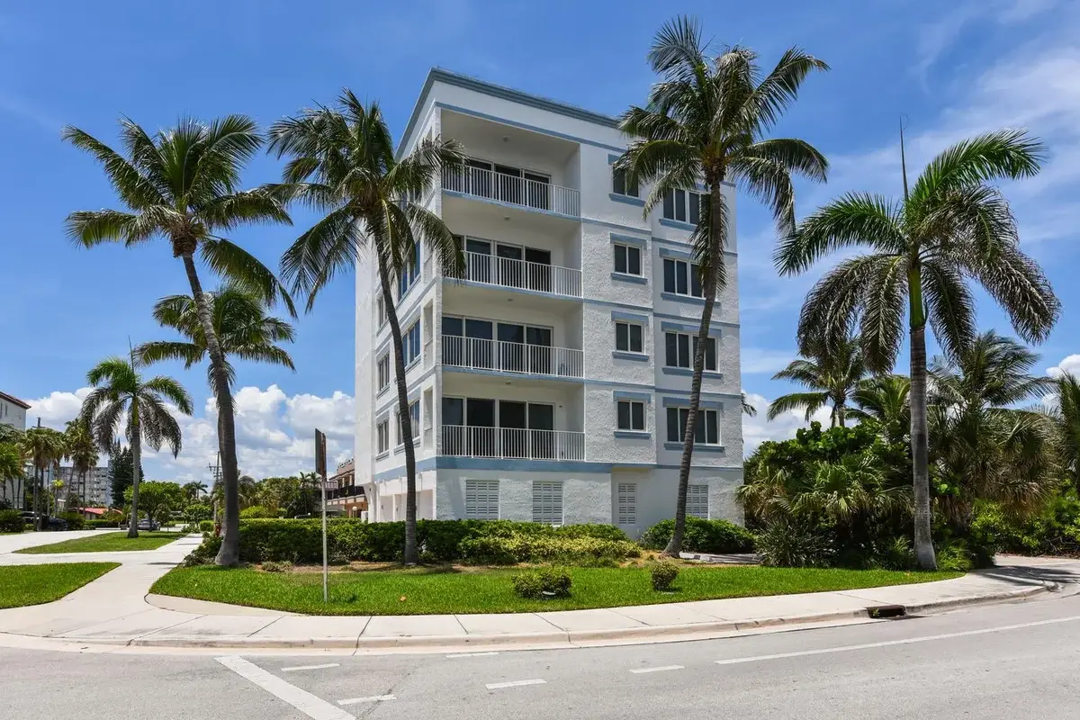 2057 SE 6th St #1, Deerfield Beach: photo 1 of 35