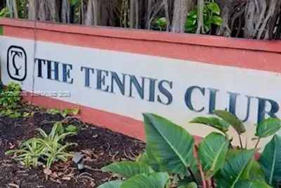 610 Tennis Club Dr #407, Fort Lauderdale: photo 1 of 33