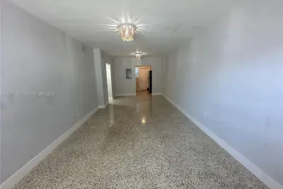 836 81st St #4, Miami Beach: photo 1 of 16