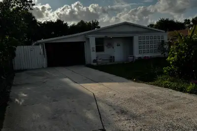 608 NE 2nd #2, Boynton Beach: photo 1 of 11