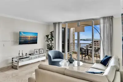 848 Brickell Key Dr #1805, Miami: photo 1 of 38