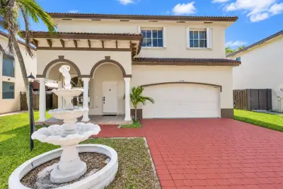 1308 SW 154th Ave, Miami: photo 1 of 44
