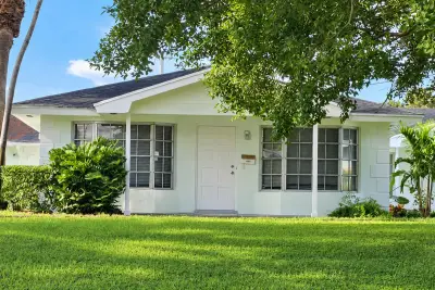 800 Ibis Way #4, North Palm Beach: photo 1 of 10