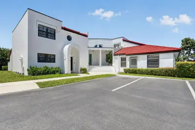 327 NW 36th Ave, Deerfield Beach: photo 1 of 42