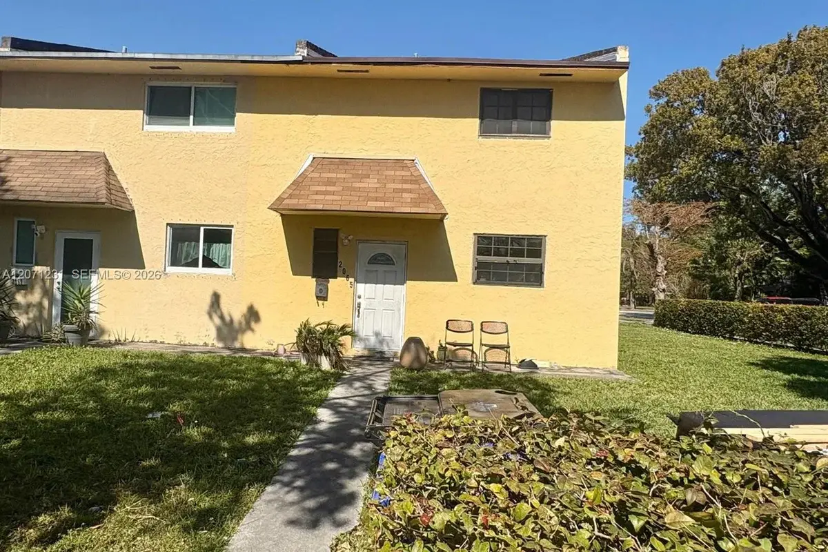 2065 NE 139th St, North Miami Beach: photo 1 of 23