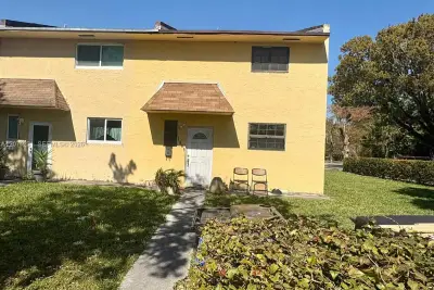 2065 NE 139th St, North Miami Beach: photo 1 of 23