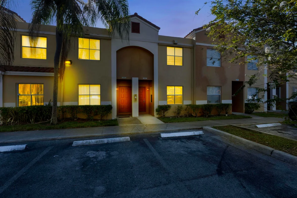 4080 NW 90th Ave, Sunrise: photo 1 of 41