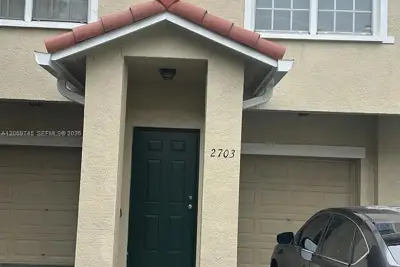 2703 Belmont Ln, North Lauderdale: photo 1 of 11