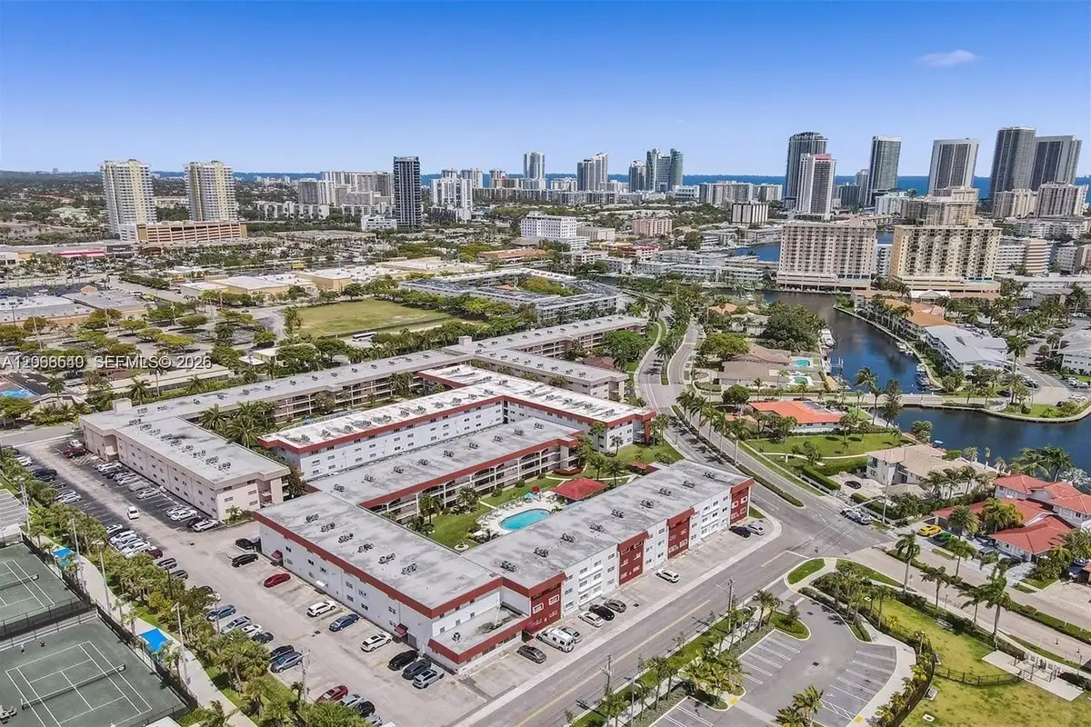 580 Egret Dr #108, Hallandale Beach: photo 1 of 39