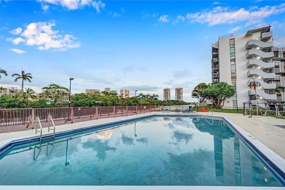 3401 N Country Club Dr #EI-216, Aventura: photo 1 of 27