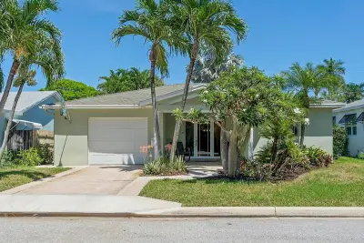 1106 N Lakeside Dr, Lake Worth Beach: photo 1 of 48