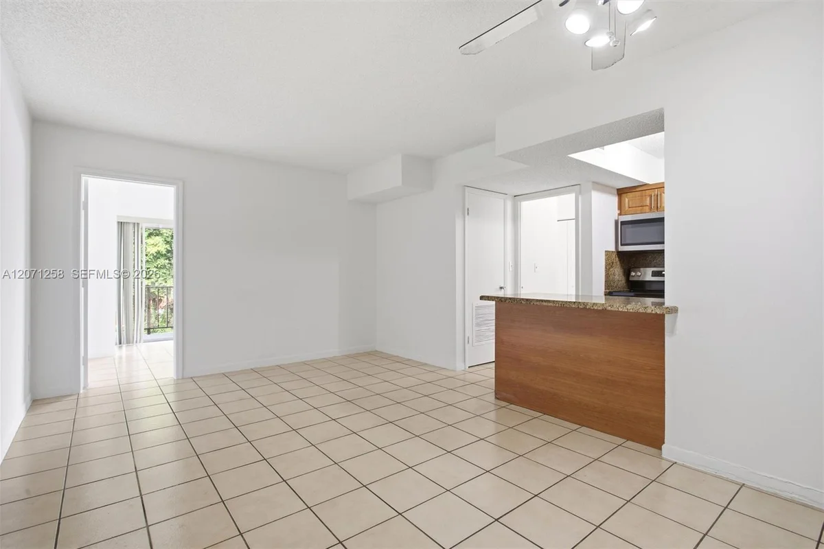 810 SW 129th Pl #209, Miami: photo 1 of 30