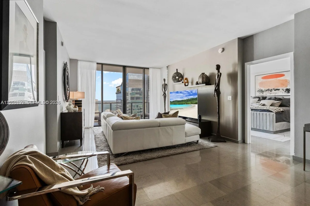 88 SW 7th St #3909, Miami: photo 1 of 20