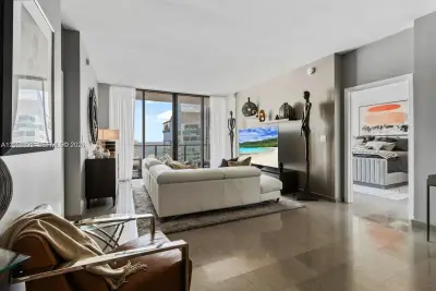 88 SW 7th St #3909, Miami: photo 1 of 20