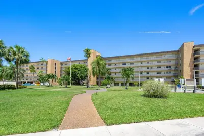555 NW 4th Ave #2150, Boca Raton: photo 1 of 23