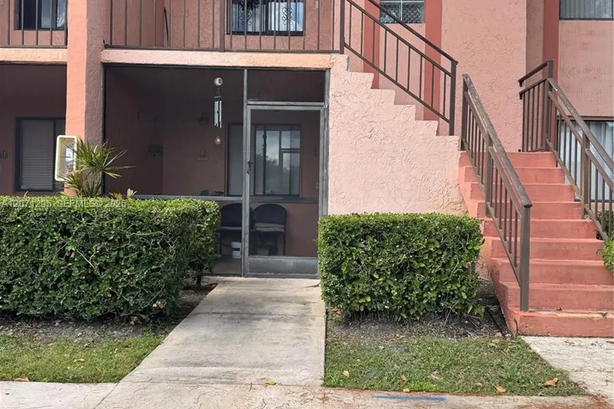 215 Lakeview Dr #105, Weston: photo 1 of 18