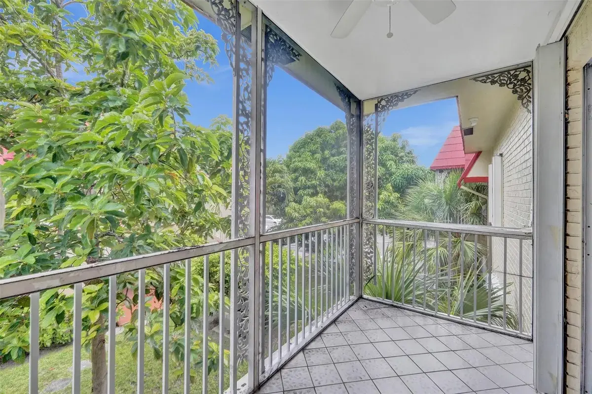 555 SE 8th St #252, Deerfield Beach: photo 1 of 18