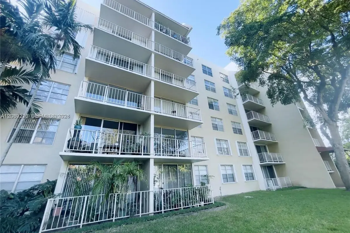 Condo in Miami: photo 1 of 29