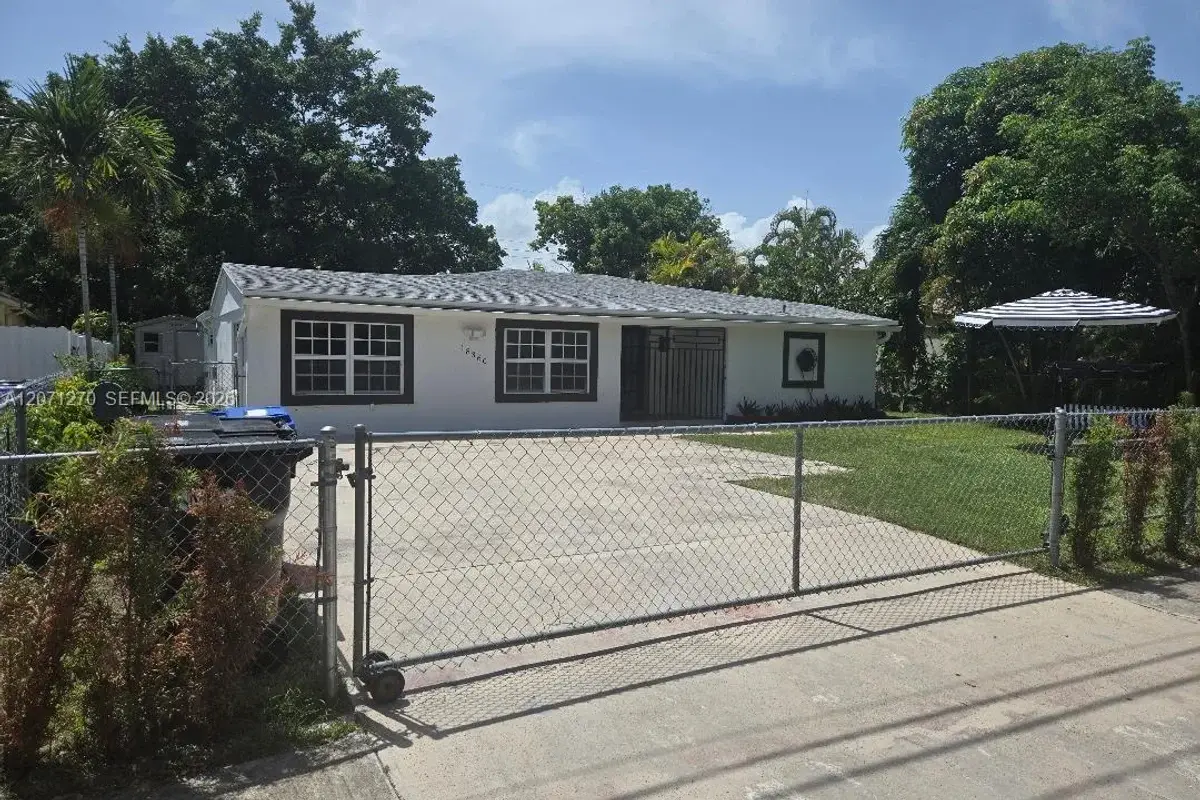 18360 NE 22nd Ave, North Miami Beach: photo 1 of 24
