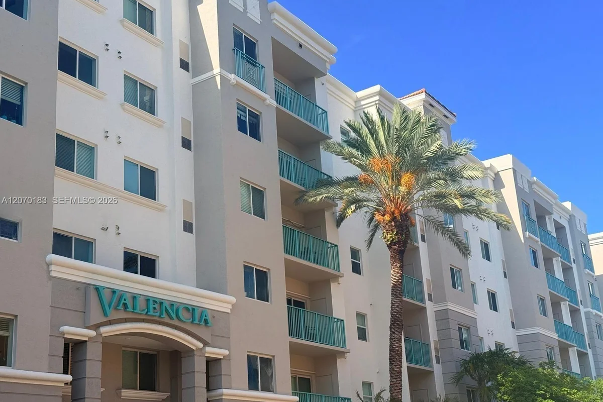 6001 SW 70th St #625, South Miami: photo 1 of 12