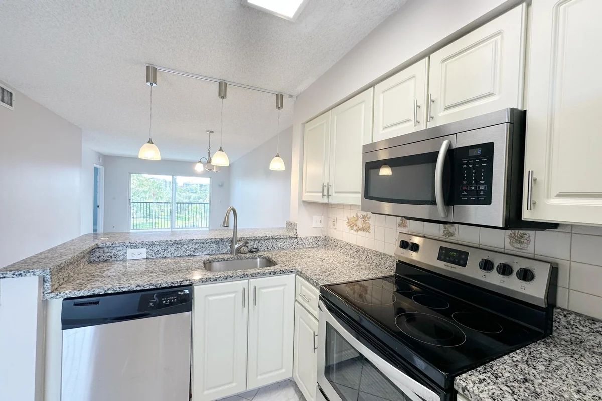2220 N Cypress Bend Dr #503, Pompano Beach: photo 1 of 30
