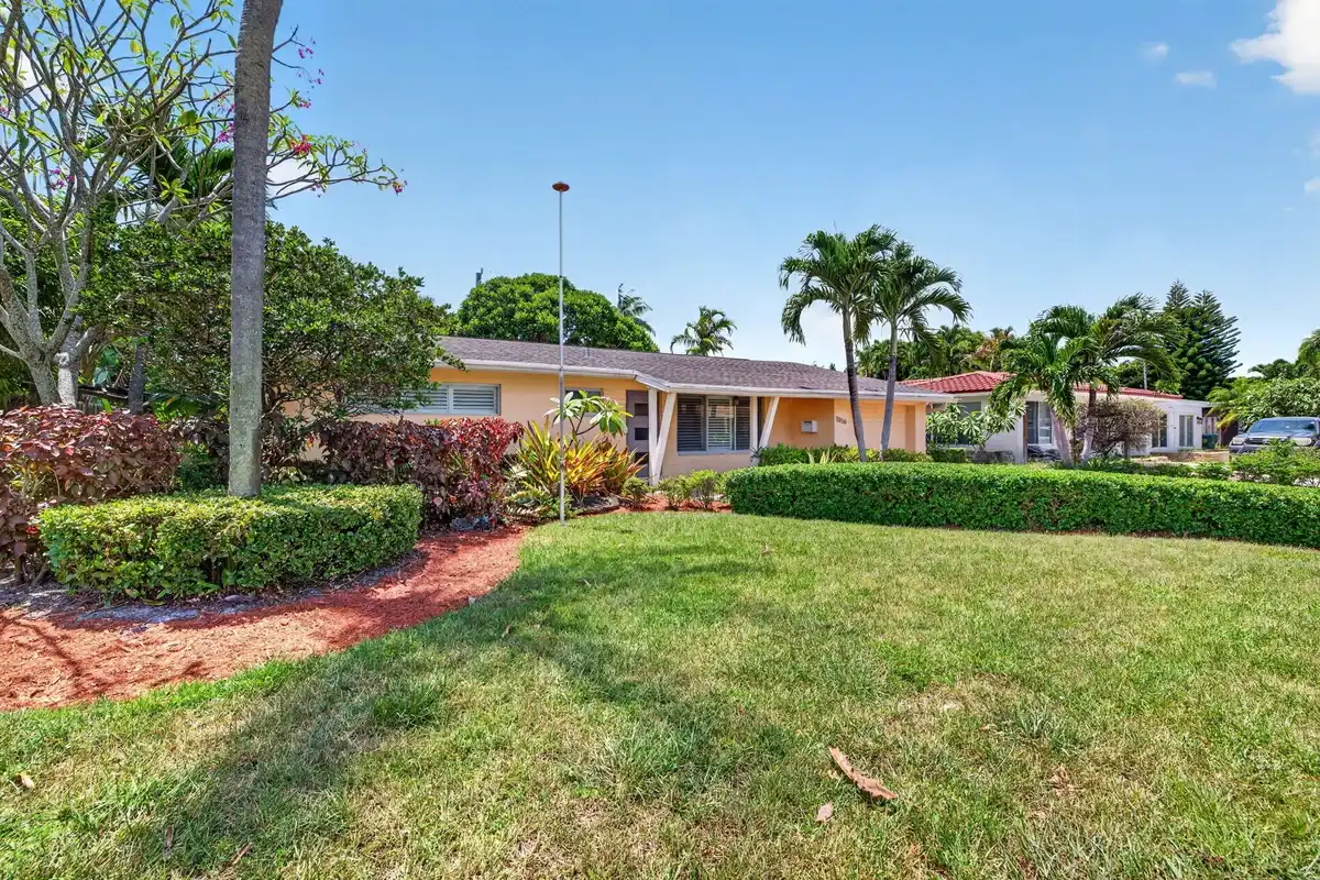 1858 NE 34th St, Oakland Park: photo 1 of 68