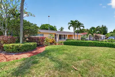 1858 NE 34th St, Oakland Park: photo 1 of 68