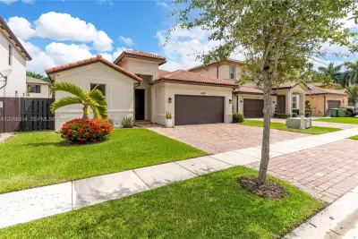 4189 NE 20th St, Homestead: photo 1 of 29