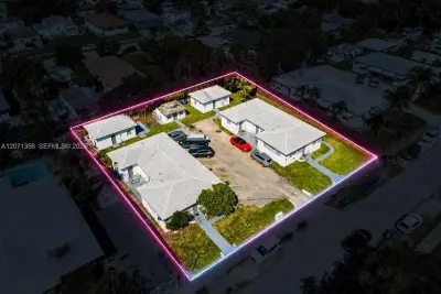 1239 NE 110th St, Miami: photo 1 of 14
