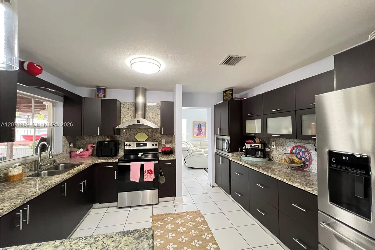 13249 NW 9 Ln, Miami: photo 1 of 46