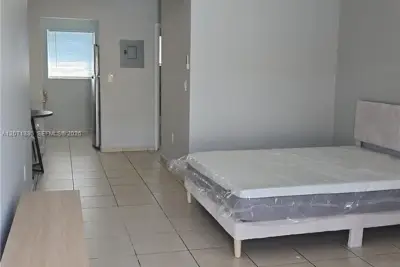 934 Meridian Ave #15, Miami Beach: photo 1 of 11