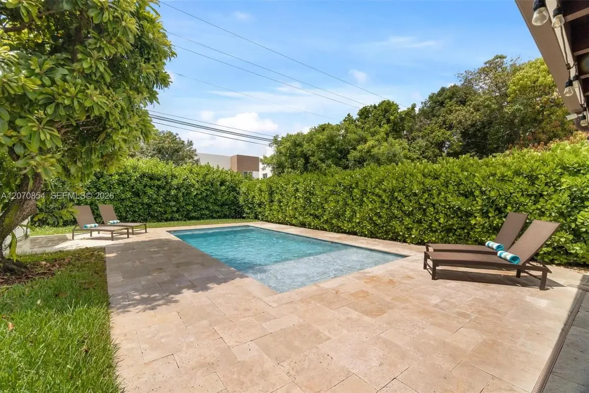 1348 SW 15th St, Miami: photo 1 of 34