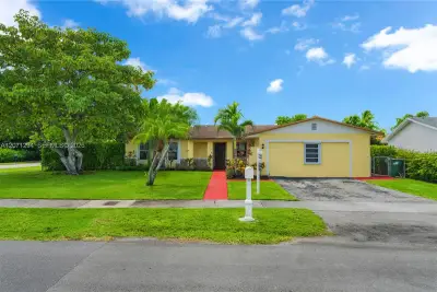 12900 SW 81st St, Miami: photo 1 of 43