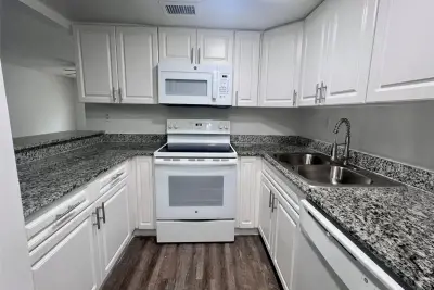 17350 NW 68th Ave #400-315, Hialeah: photo 1 of 16