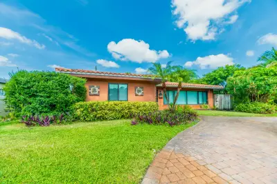 4621 NE 18th Ter, Fort Lauderdale: photo 1 of 52