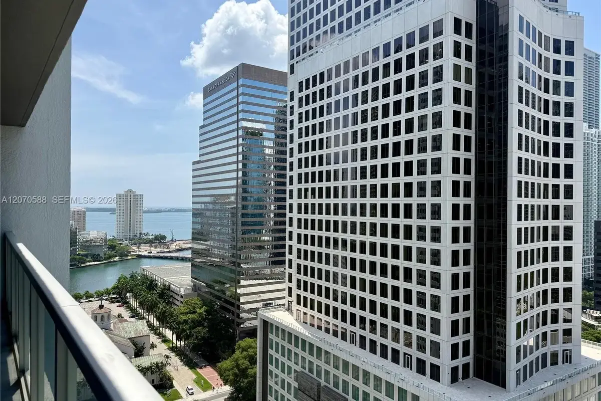 55 SE 6th St #2404, Miami: photo 1 of 27