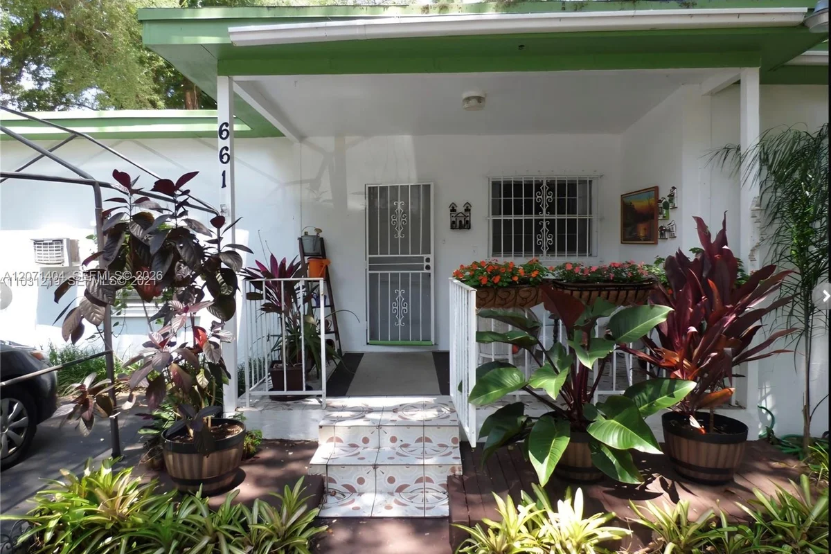661 NE 164th Ter, Miami: photo 1 of 25