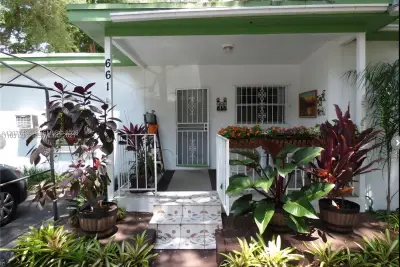 661 NE 164th Ter, Miami: photo 1 of 25