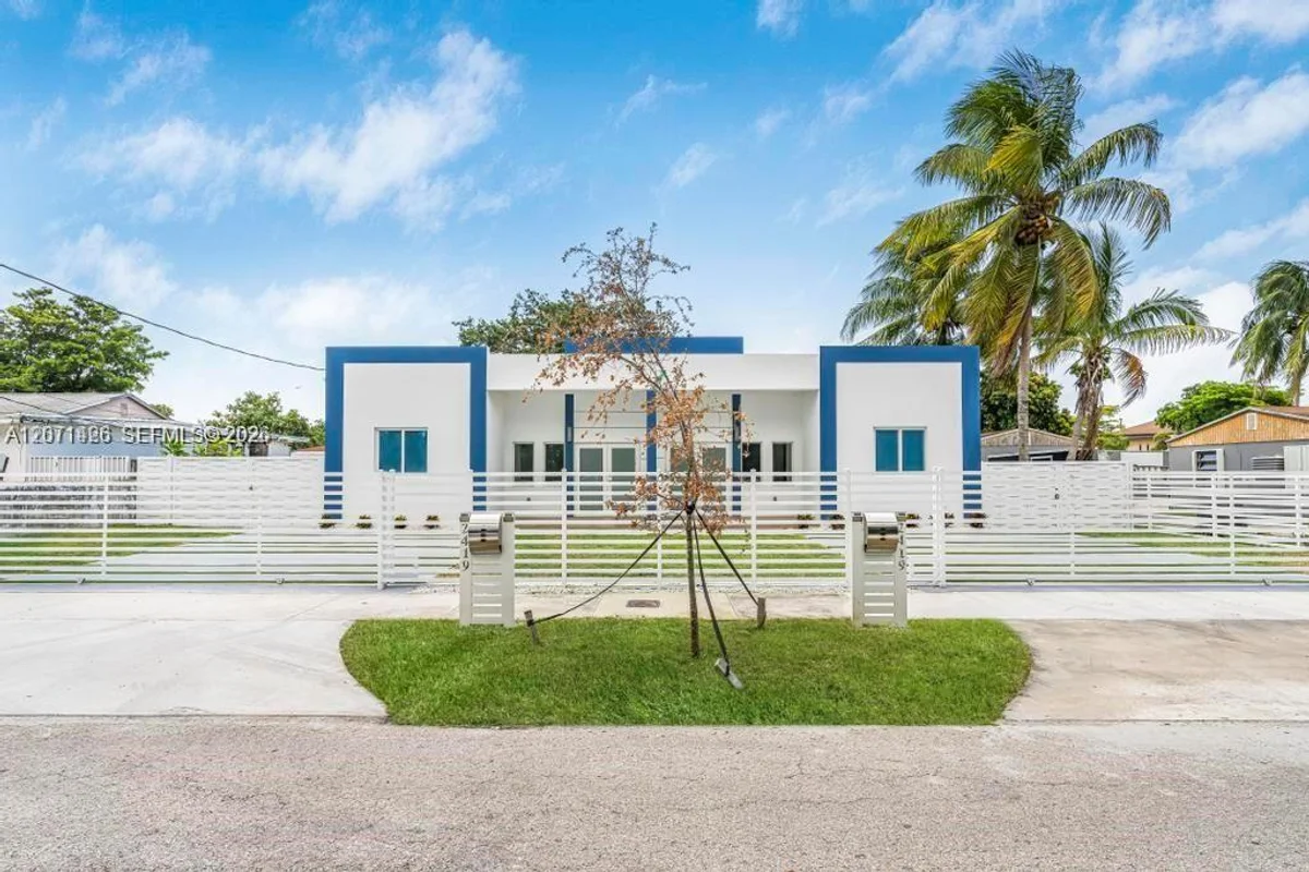 2419 NW 97th St, Miami: photo 1 of 16