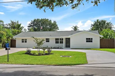 109 E Riverside Dr, Jupiter: photo 1 of 36