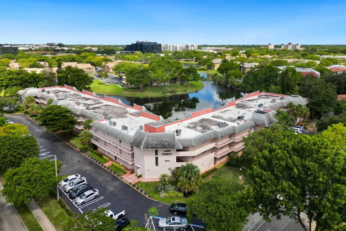 2850 Forest Hills Blvd #211, Coral Springs: photo 1 of 24