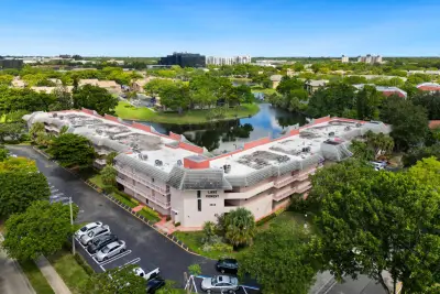 2850 Forest Hills Blvd #211, Coral Springs: photo 1 of 24