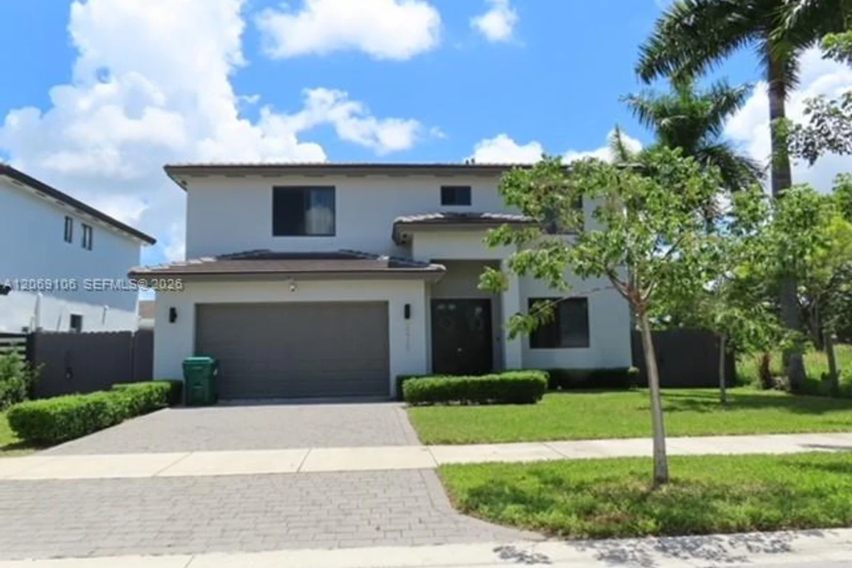 22735 SW 130th Ave, Miami: photo 1 of 31