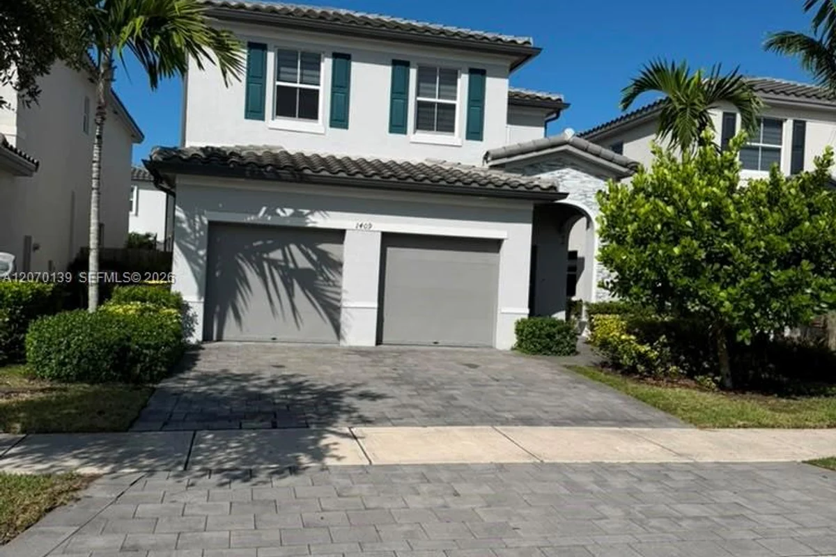 1409 SE 26th Ter, Homestead: photo 1 of 41